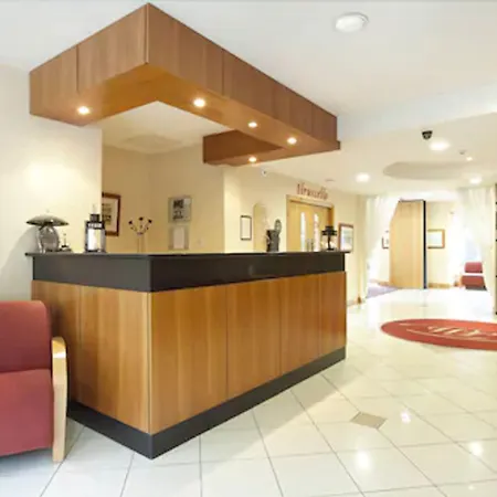 Otel Woodenbridge Hotel 3*