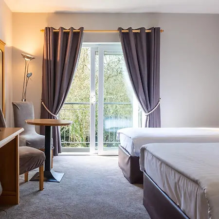 Woodenbridge Hotel فندق 3*