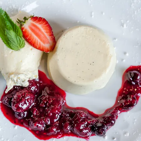 Woodenbridge Hotel Otel