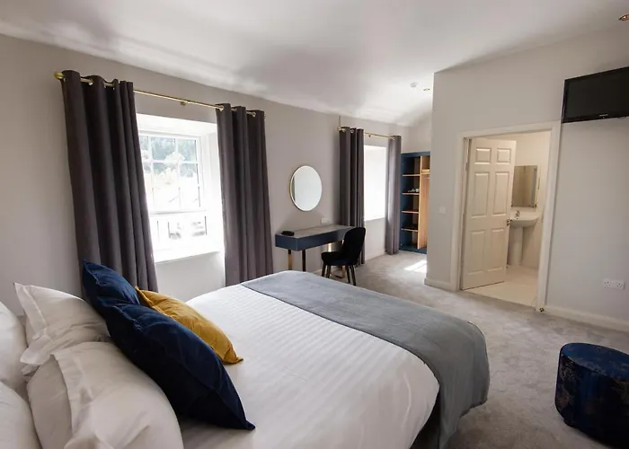 Отель Woodenbridge Hotel 3*