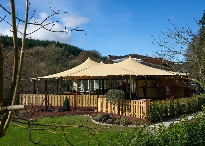 Woodenbridge Hotel Отель Woodenbridge