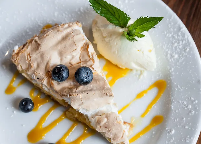 Woodenbridge Hotel Отель